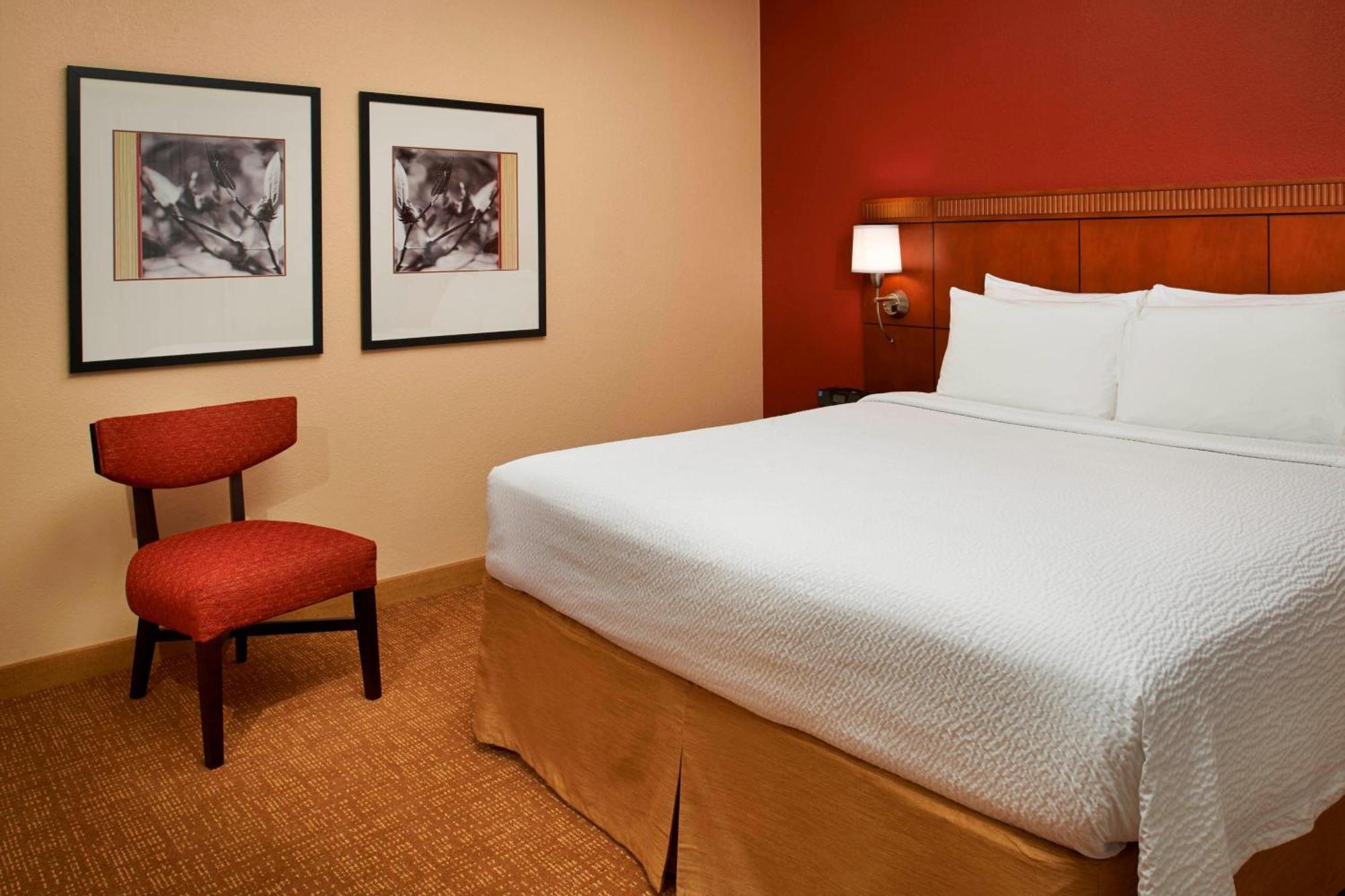 Courtyard Columbus Worthington Hotel Exterior photo